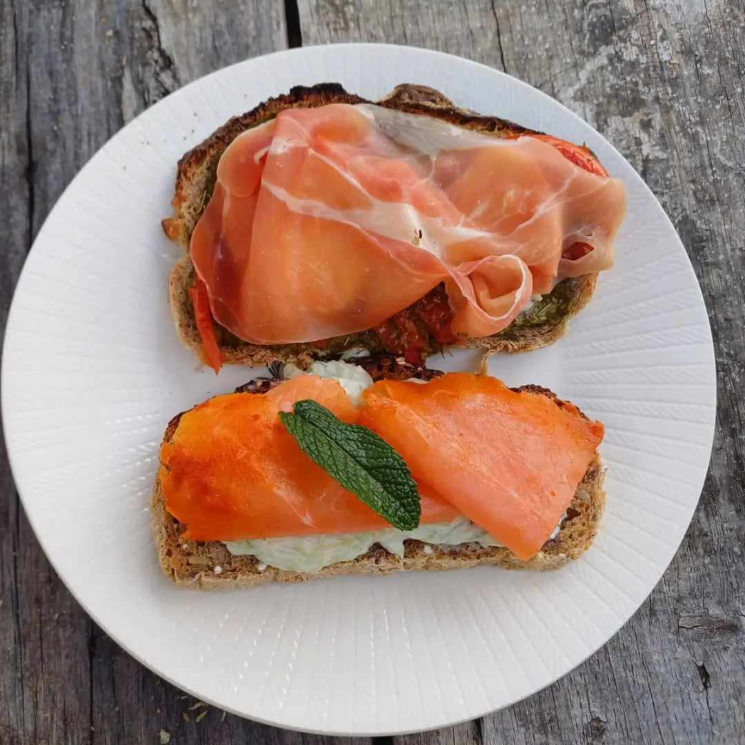 - Bruchetta saumon tatziki et tomate mozzarella jambon sec -